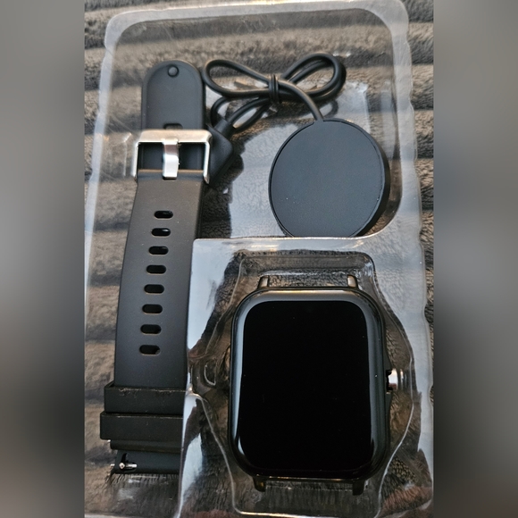 Smart Watch (NEW) Still in box - Picture 2 of 9